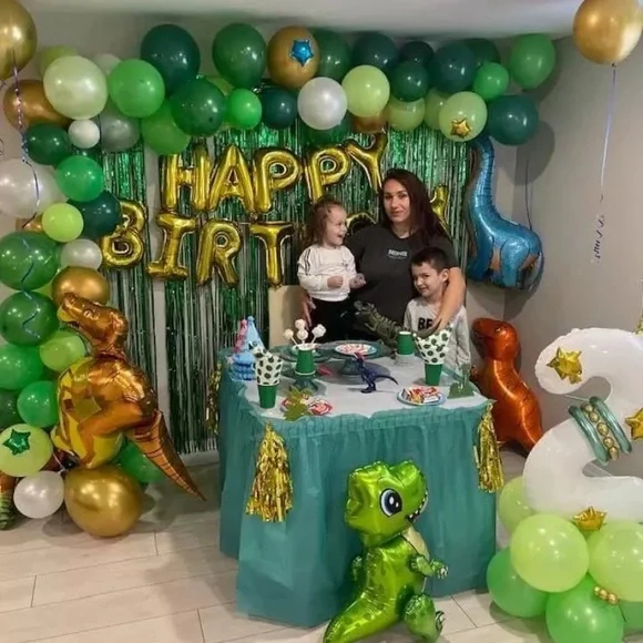 BNWOT 97pcs Dinosaur Birthday Party Balloons Arch Garland